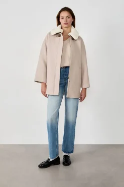 Abrigo medio largo con lana y cuello de piel sintética