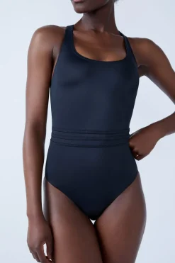 Bañador menstrual de una pieza con espalda cruzada