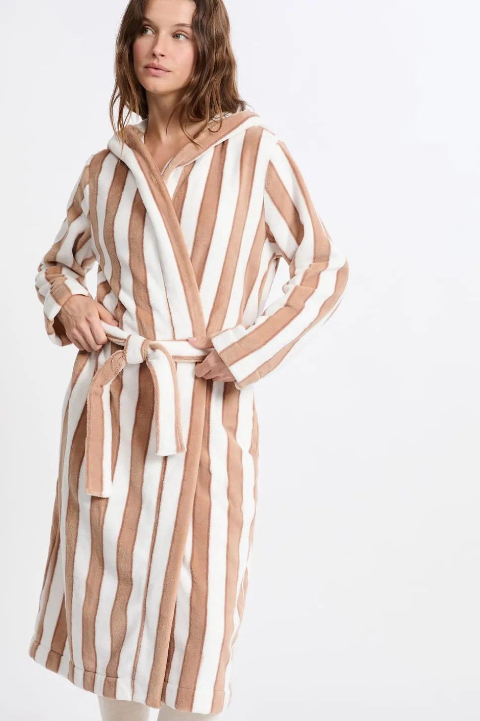 Bata de media longitud a rayas