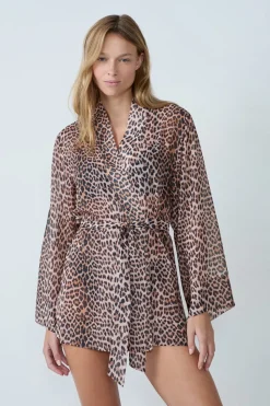 Bata satinada con estampado de leopardo