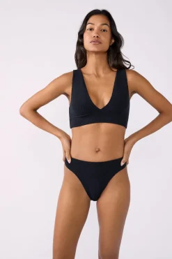 Bikini de pierna alta con braguita elástica