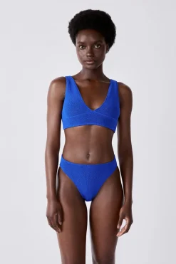 Bikini de pierna alta con braguita elástica