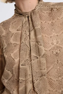 Blouse à nouer sur le devant imprimé serpent