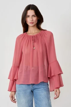 Blusa con mangas de volantes
