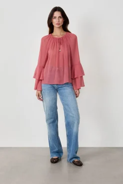 Blusa con mangas de volantes