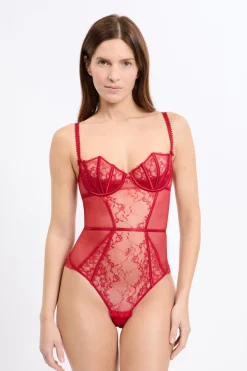 Body de encaje y satén