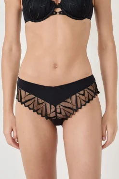 Braga brasileña con bordado