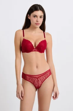 Braga brasileña con bordado