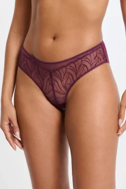 Braga brasileña con bordado floral