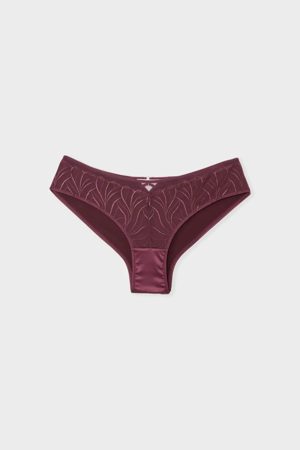 Braga brasileña con bordado floral