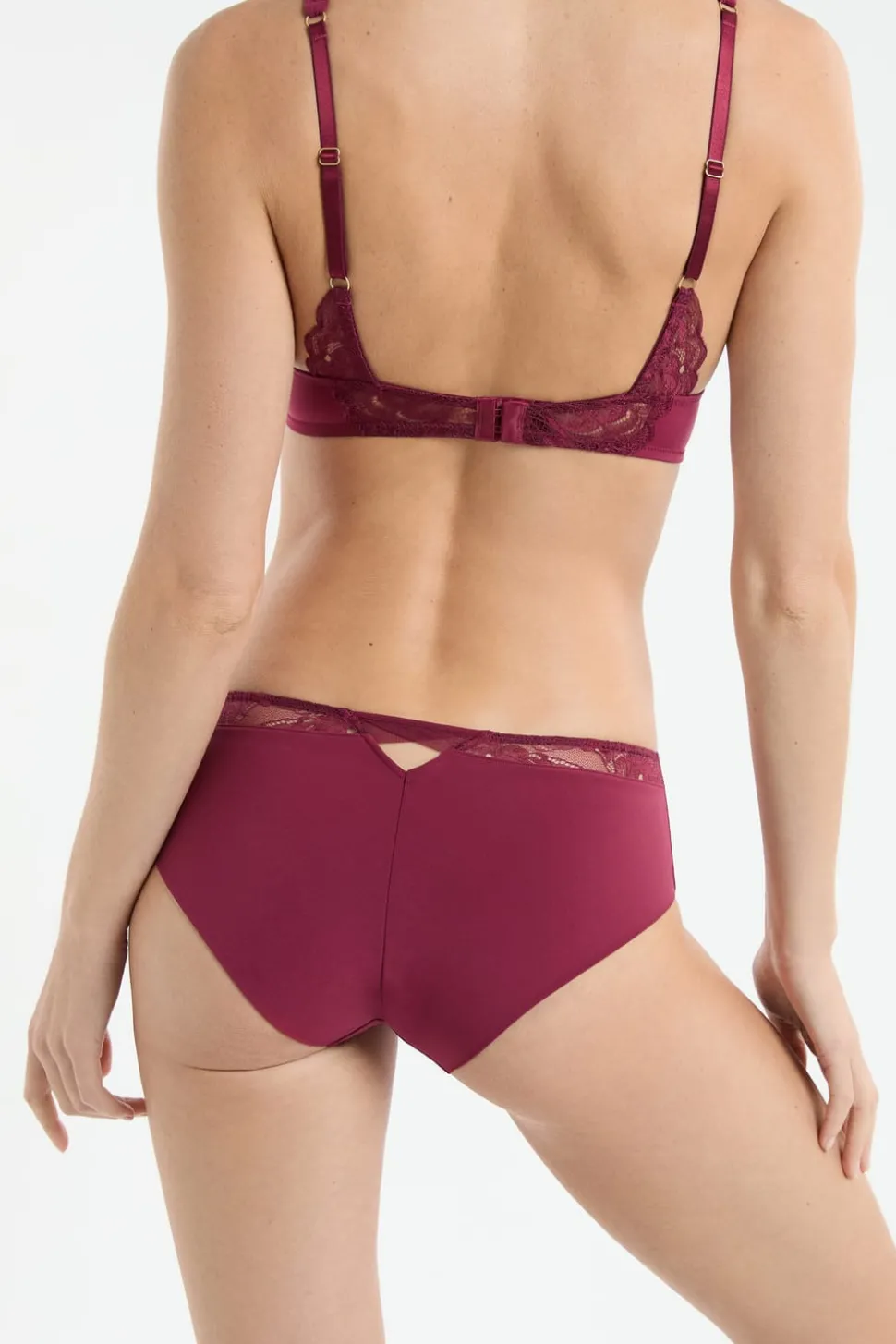 Braga culotte con detalles de encaje