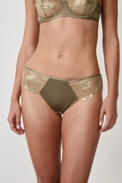 Braguita brasileña de tul bordado