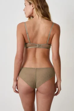 Braguita brasileña de tul bordado