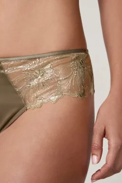 Braguita brasileña de tul bordado