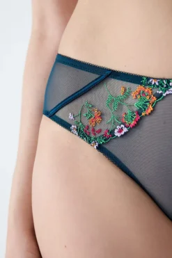 Braguita brasileña de tul bordado