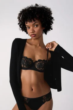 Braguita brasileña de tul bordado