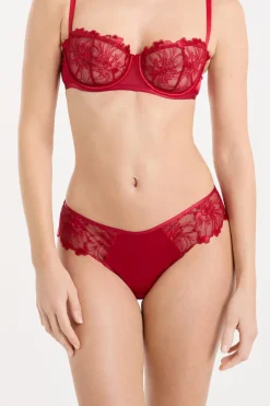 Braguita brasileña de tul bordado