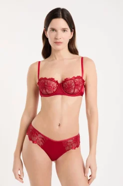 Braguita brasileña de tul bordado