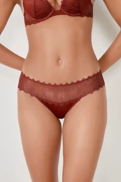 Braguita con encaje
