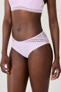 Braguita con encaje
