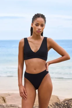 Braguita de bikini de tiro alto brillante