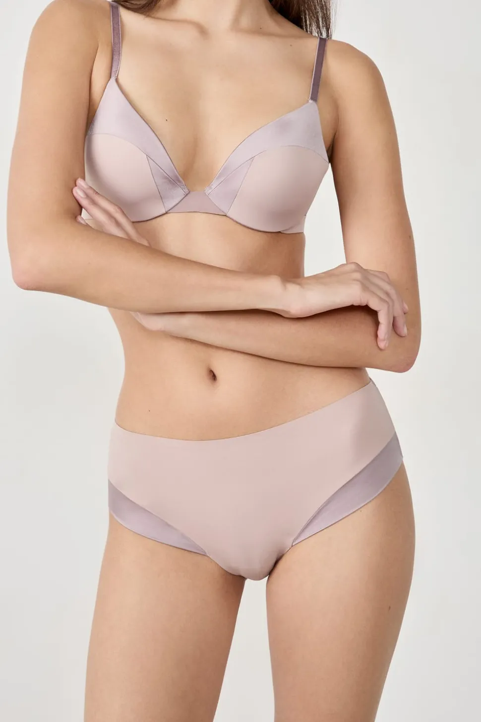 Braguita de microfibra satinada