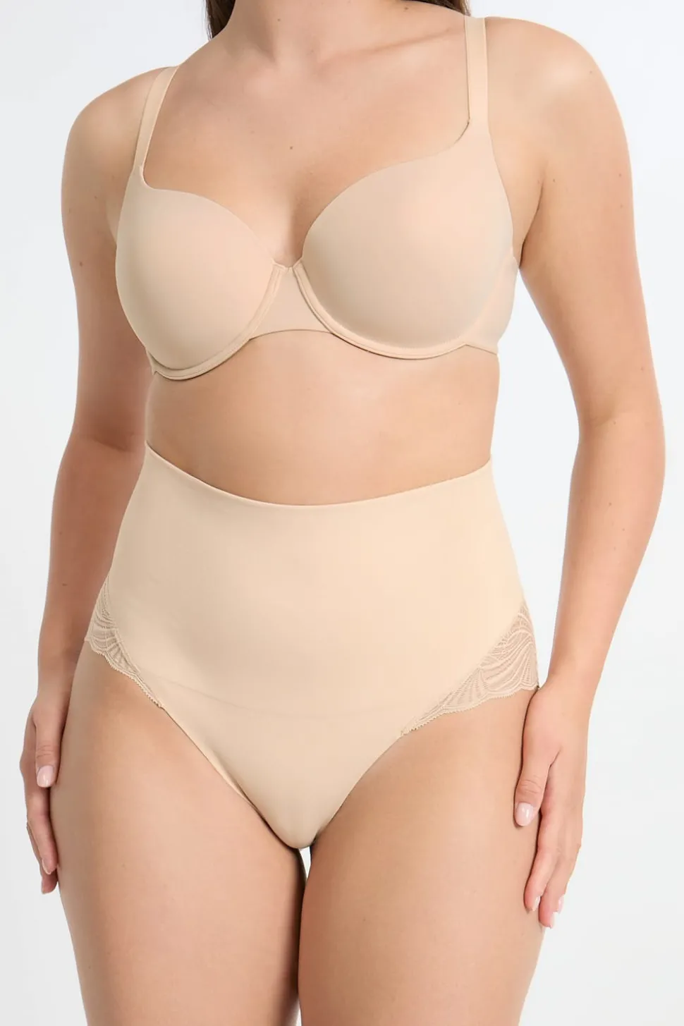 Braguita de talle alto con detalle de encaje - Sujeción media