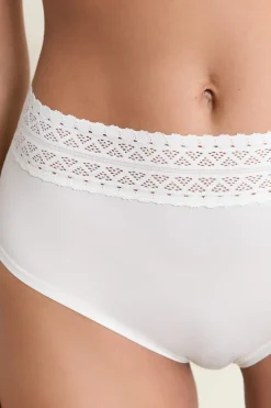 Braguitas de maternidad con detalles de encaje