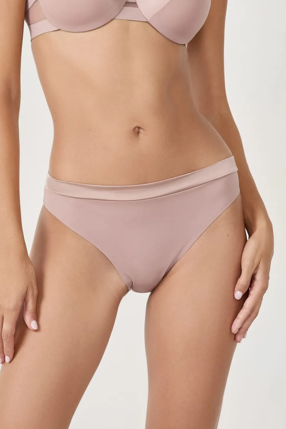 Braguitas de microfibra satinada