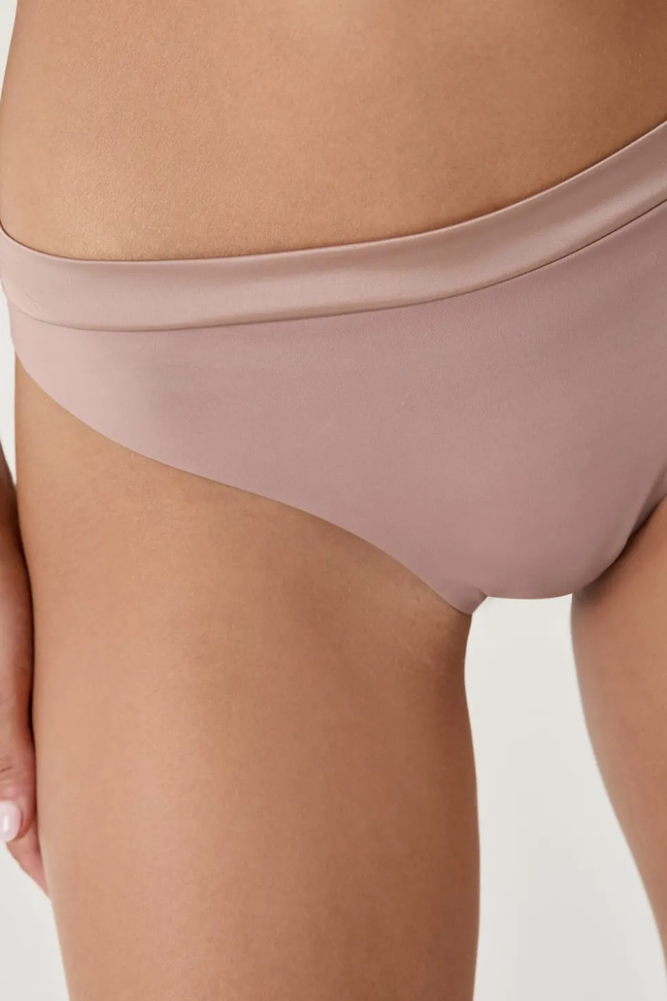 Braguitas de microfibra satinada