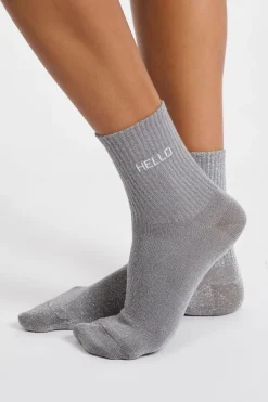 Calcetines irisados con letras