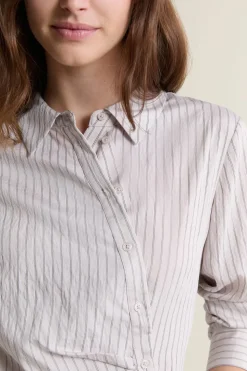 Camisa a rayas estilo cruzada