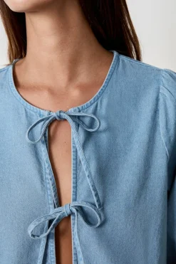 Camisa anudada en el frente efecto denim