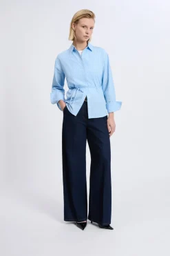 Camisa de manga larga de algodón con cinturón