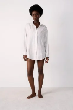 Camisa de playa a rayas de lino