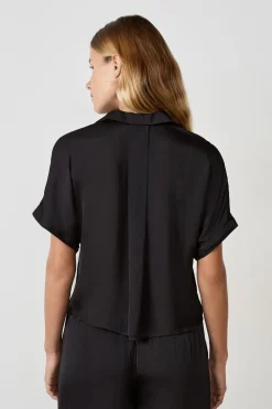 Camisa de satén de manga corta