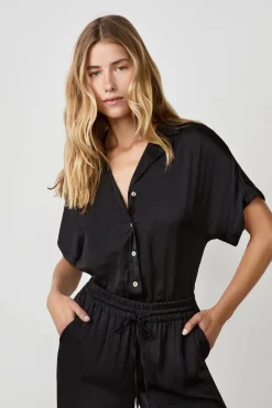 Camisa de satén de manga corta