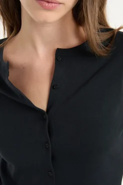 Camiseta abotonada de manga larga de algodón