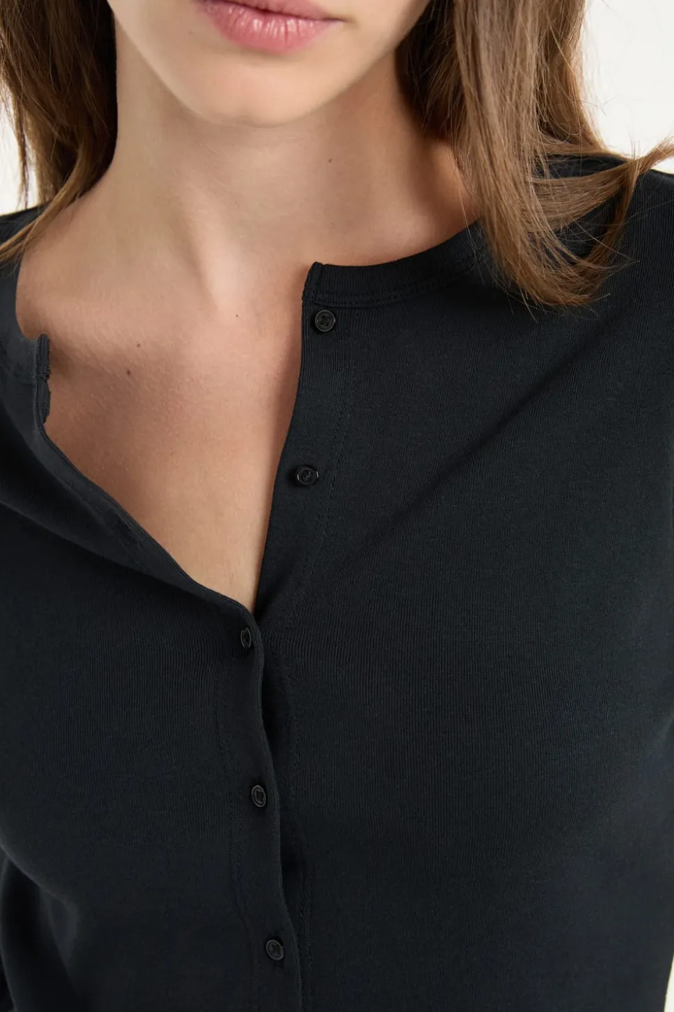 Camiseta abotonada de manga larga de algodón