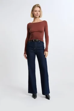 Camiseta con cuello barco y lana