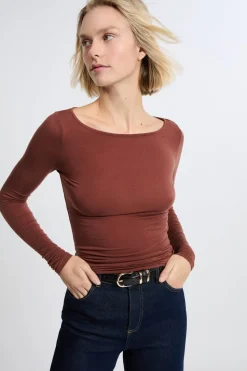 Camiseta con cuello barco y lana