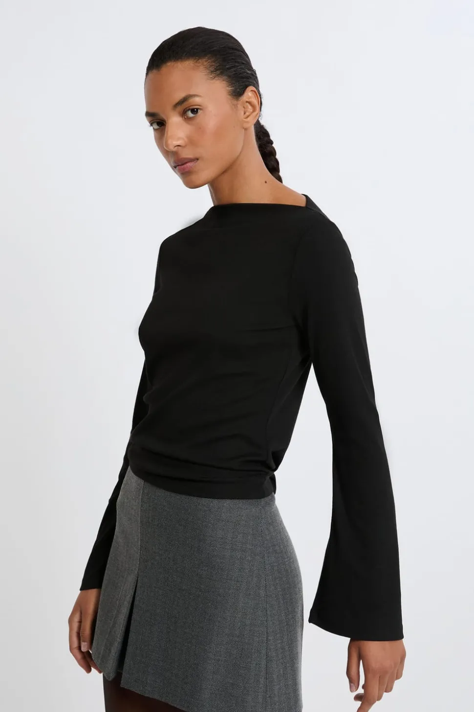 Camiseta con cuello barco y mangas largas anchas