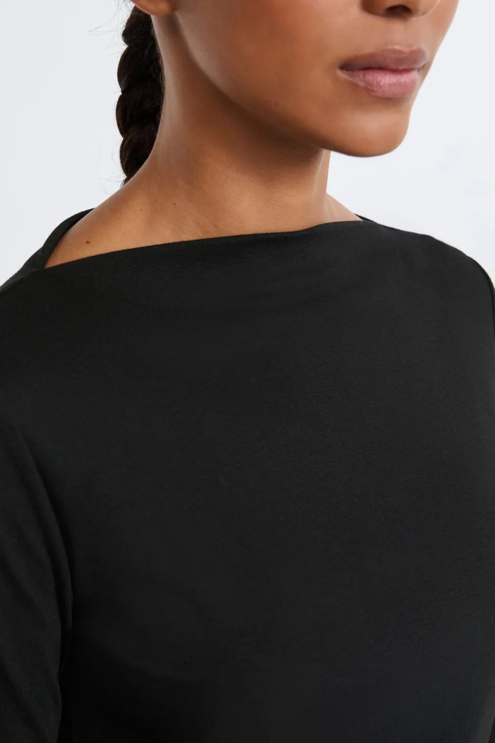 Camiseta con cuello barco y mangas largas anchas