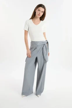 Camiseta con cuello en V y algodón