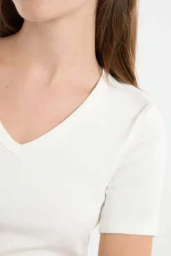 Camiseta con cuello en V y algodón