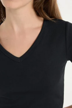 Camiseta con cuello en V y algodón