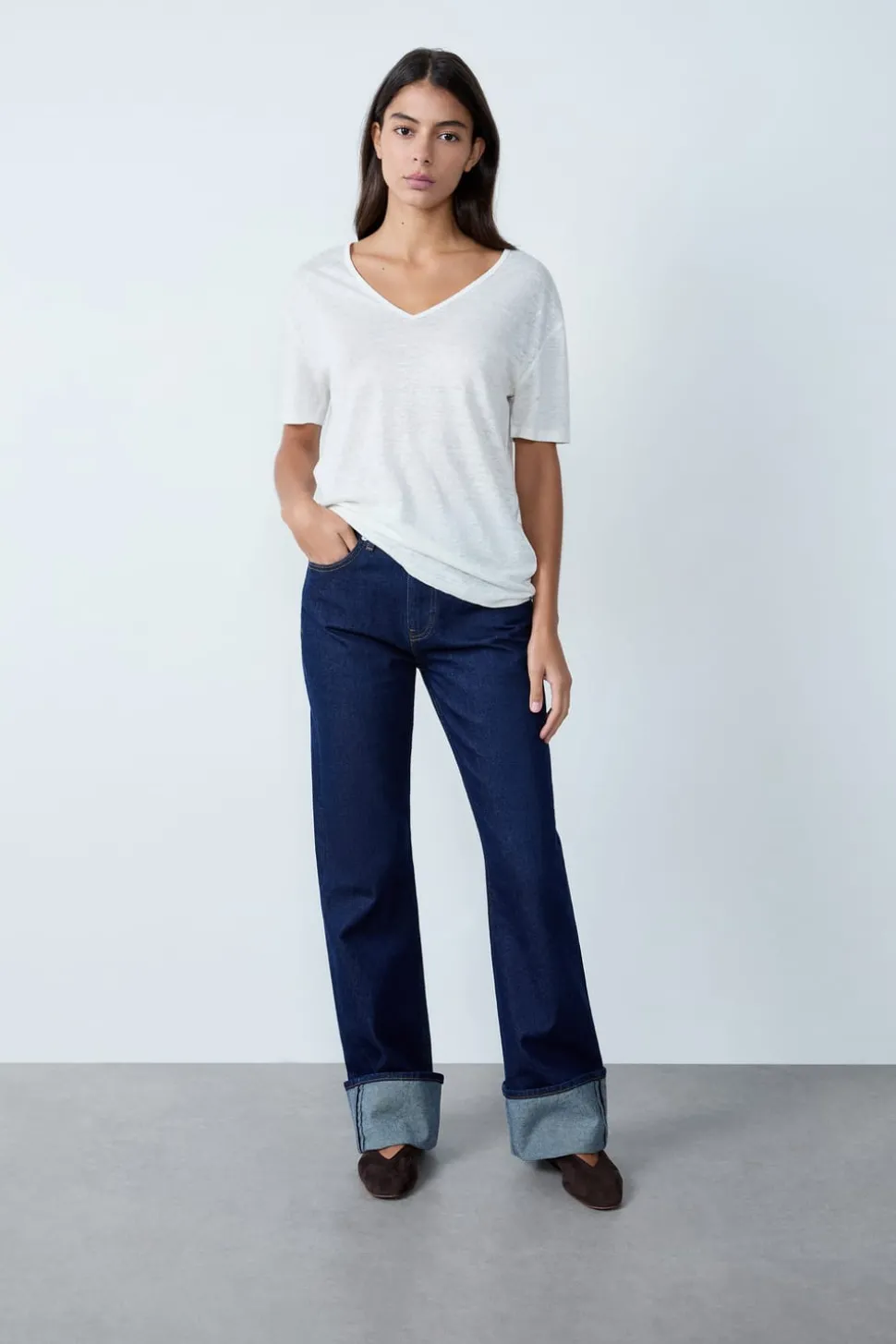 Camiseta de lino con cuello en V