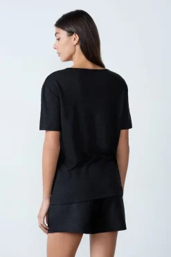 Camiseta de lino con cuello en V