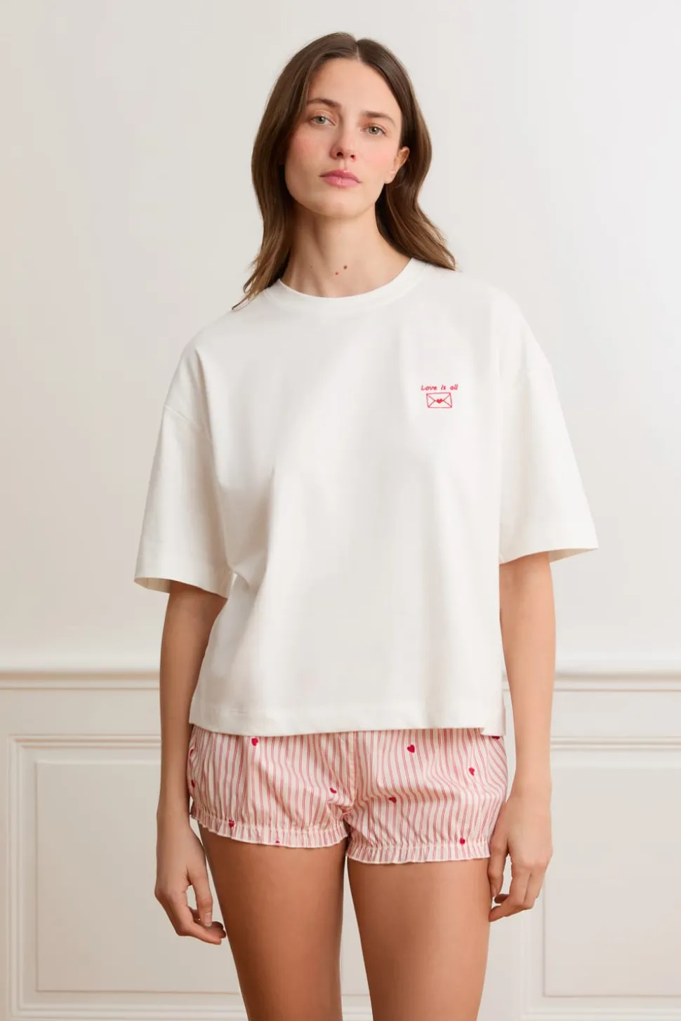 Camiseta de manga corta con la inscripción «love is all» de algodón