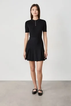 camiseta de manga corta de canalé con cuello abotonado